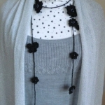 蝶と小花のラリエット・ブラック