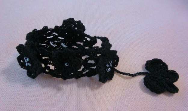 蝶と小花のブレスレット・ブラック