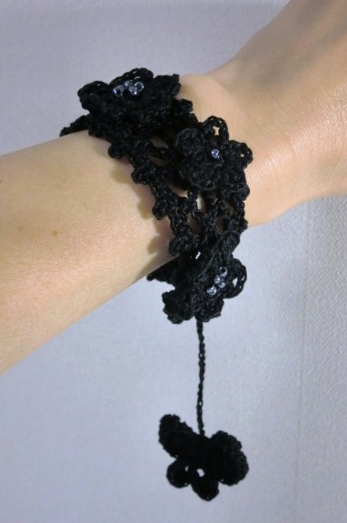 蝶と小花のブレスレット・ブラック