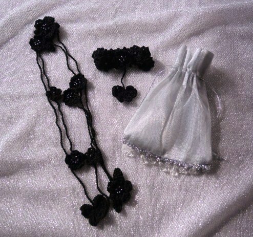 蝶と小花のブレスレット・ブラック