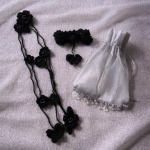 蝶と小花のブレスレット・ブラック