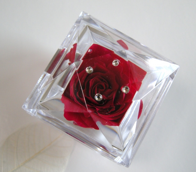 大切な人へのプレゼント　ローズボックス　　レッド