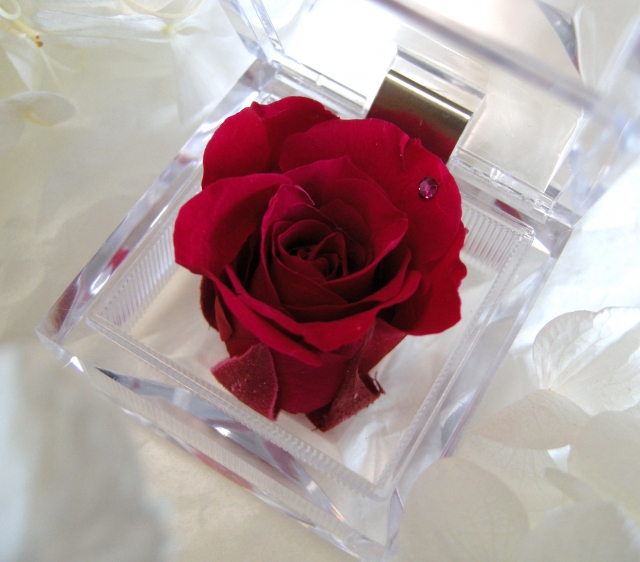 大切な人へのプレゼント　ローズボックス　　レッド