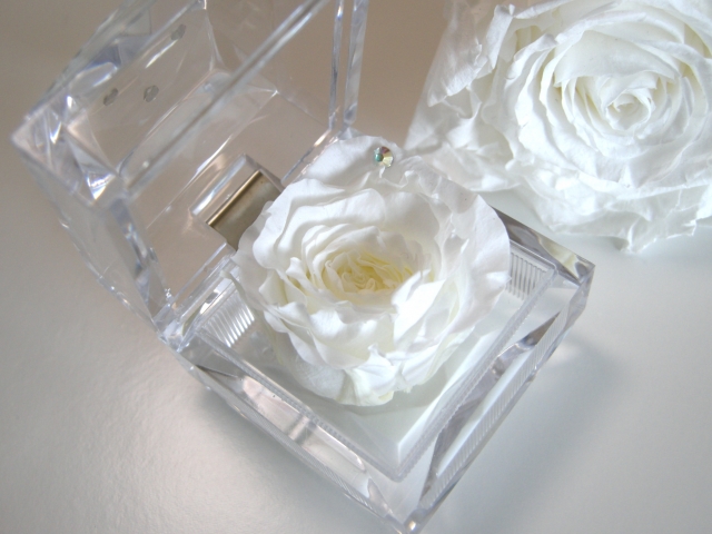大切な人へのプレゼント　ローズボックス　　ホワイト