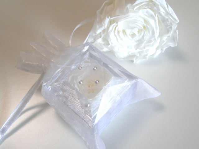 大切な人へのプレゼント　ローズボックス　　ホワイト