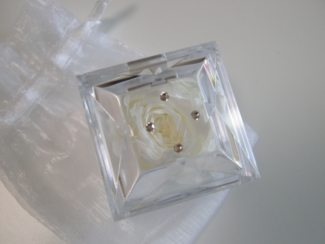 大切な人へのプレゼント　ローズボックス　　ホワイト