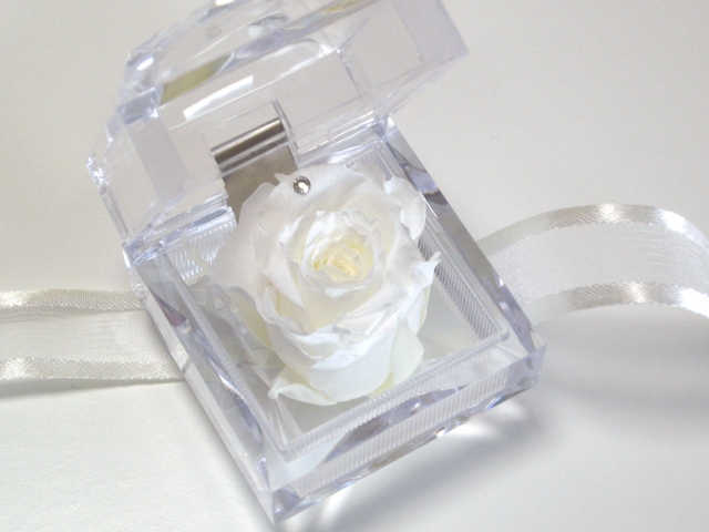 大切な人へのプレゼント　ローズボックス　　ホワイト