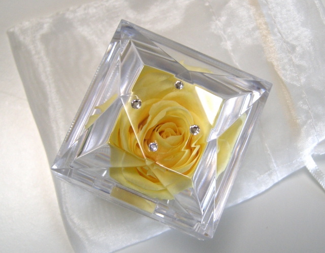 大切な人へのプレゼント　ローズボックス　　　イエロー