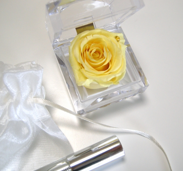 大切な人へのプレゼント　ローズボックス　　　イエロー