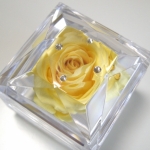 大切な人へのプレゼント　ローズボックス　　　イエロー